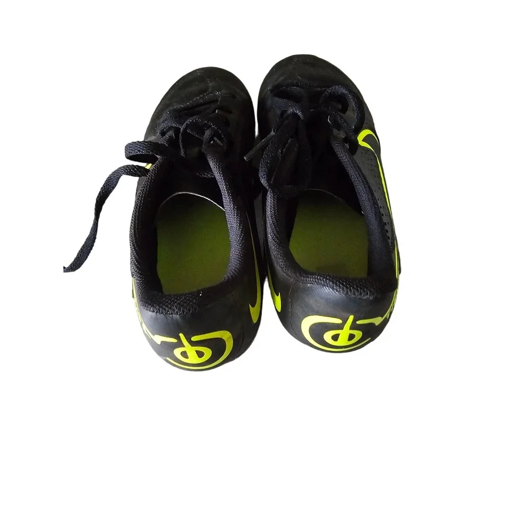 -Boys Nike Tiempo Soccer Cleats Sz 3.5‎